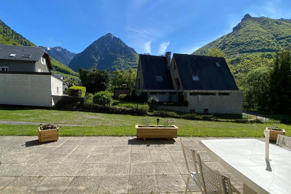 Apartament T2 Ensoleille. Terrasse Et Vaste Jardin Commun Cauterets Zewnętrze zdjęcie
